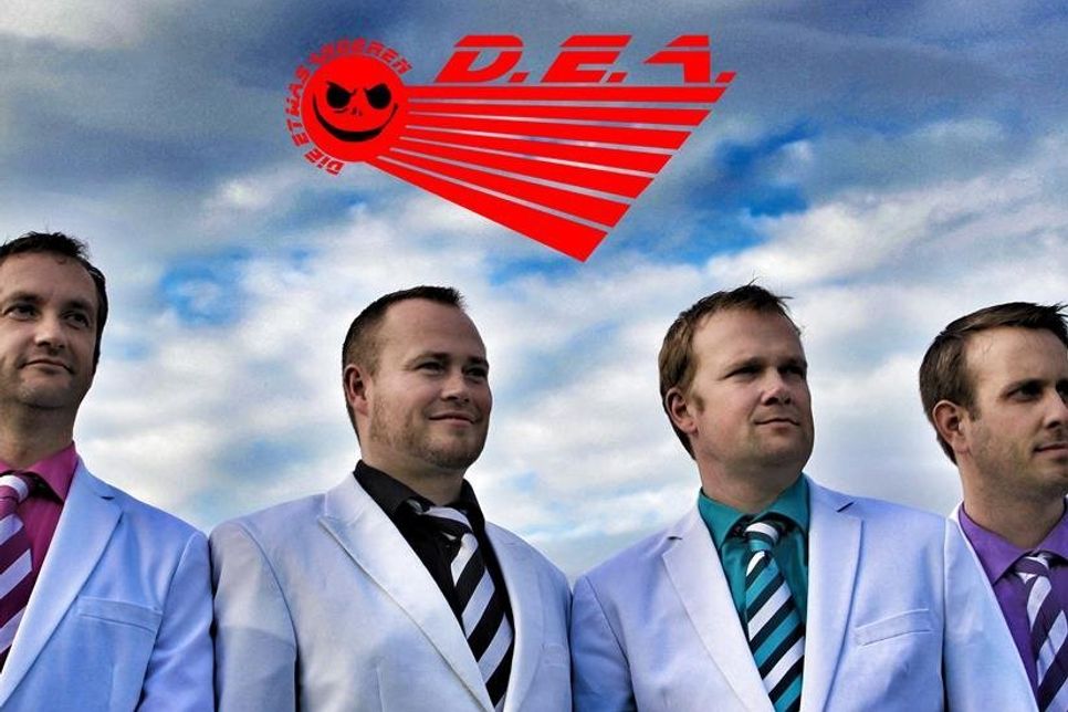 „DEA“ - Rock-Classics, Schlager, NDW und aktuelle Songs laden zum Mitsingen und Mitfeiern ein.