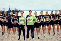 Neustadt/Grömitz. Die Spielerinnen der HSG-Ostsee N/G 1. Damen suchen Verstärkung. Ziel ist es, in zwei bis drei Jahren in der Landes- beziehungsweise Oberliga zu sein. Dafür werden interessierte Handballerinnen gesucht, die den Weg gemeinsam mit der HSG bestreiten wollen. Mit Holger Nielsen steht ein erfahrener Coach bereit. Interessierte können im Juli gern zum Probetraining in die Gogenkrog Halle kommen. Die Trainings finden donnerstags, 9., 16., 23. und 30. Juli jeweils ab 20 Uhr statt. (he)