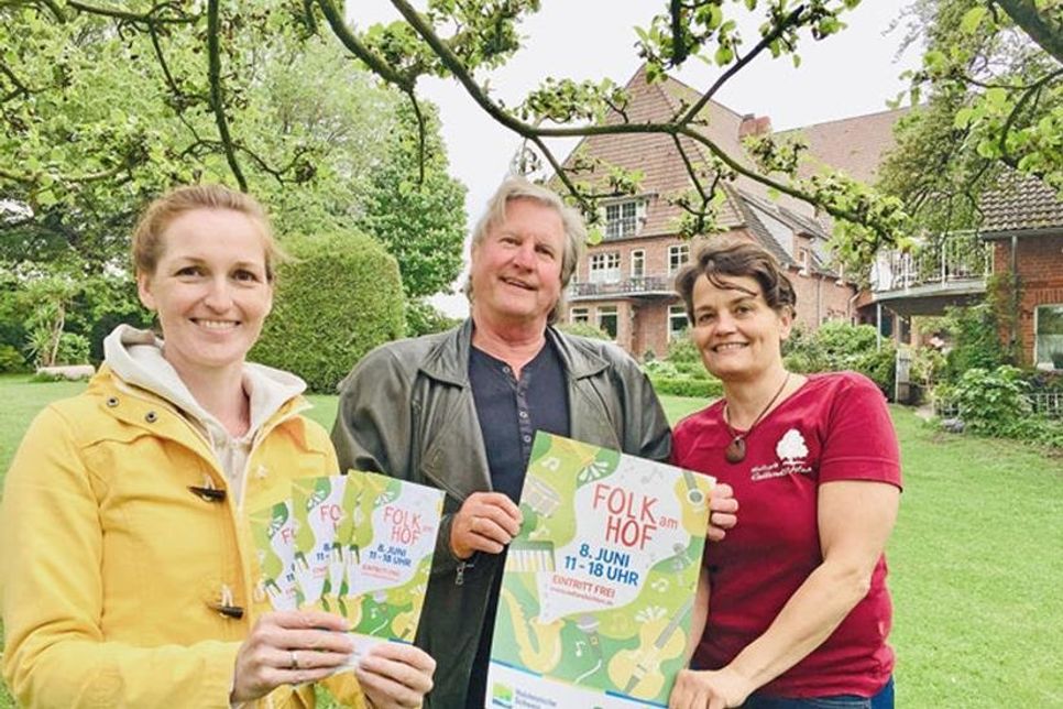 Die Veranstalter freuen sich auf ein gelungenes Folk-Fest. Von links nach rechts: Anke Rädel, Malente Tourismus- und Service GmbH; Joachim Krämer; Kathrin Dehn-Schumacher, Hof Radlandsichten.