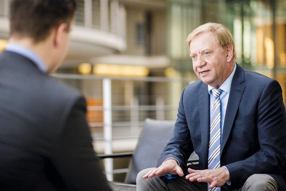 Der CDU-Abgeordnete Ingo Gädechens möchte seine erfolgreiche Arbeit für den Wahlkreis Ostholstein und Stormarn-Nord fortsetzen und tritt erneut für den Bundestag an.