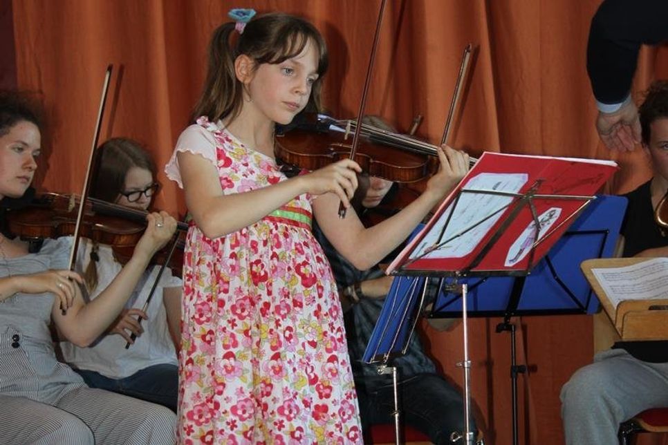 Akasha Mudge hatte während der Schulfeier ihren großen Auftritt, den sie bravourös meisterte.