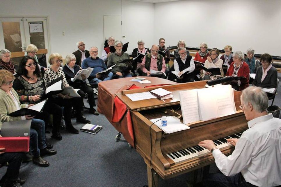 Der Kammerchor Ostholstein probt jeden Montagabend im Musiksaal der Jacob-Lienau-Schule.