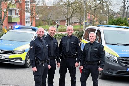 In Schönberg stellten die Polizeibeamten (v.l.) Dirk Kohnke, neuer Leiter der Station Schönberg, Andé Emmen, neuer Revierführungsbeamter des Polizeireviers Plön und Vertreter des Revierleiters Polizeioberrat Michael Martins, sowie Stefan Saggau, neuer Leiter der Station Heikendorf, sich vor und gaben Einblicke in die Polizeiarbeit im Kreis Plön.