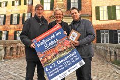 Es ist die 26. Auflage des vorweihnachtlichen Events, das Jahr für Jahr Tausende ins Schloss Eutin zieht, und Eutins schönster Weihnachtstreff strahlt immer wieder neu. Organisiert wird die „Weihnacht im Schloss“ ehrenamtlich vom Kiwanis Club Ostholstein. Am kommenden Wochenende wird die Residenz erfüllt sein von Freude, Genuss und Miteinander. „Kommen Sie und feiern Sie mit uns“, laden Rainer Steinbock, Präsident Uwe Paap (beide Kiwanis) und Brigitta Herrmann (Schloss Eutin) ein.