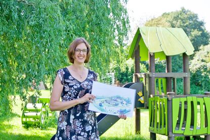 Die Vorsitzende des Fördervereins Spiel und Freizeit für Generationen Alexa Gruthoff stellte die Details des geplanten Projektes vor.