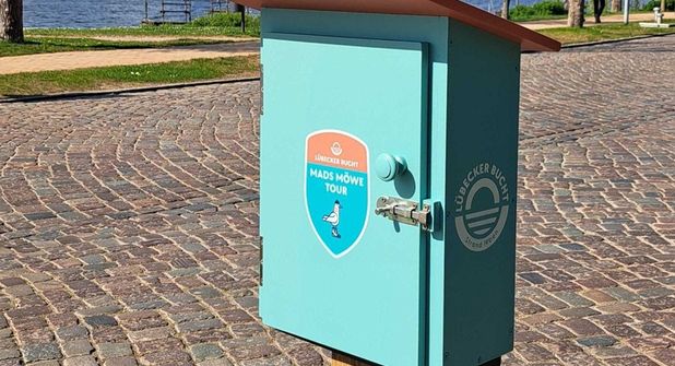 Vier abwechslungsreiche Routen, dazu neue und in inklusiver Bauweise produzierte Wanderkästen sowie ein überarbeiteter Wanderpass machen die Lübecker Bucht zum idealen Wanderziel zwischen Ostseeküste, Wäldern und weiten Landschaften. (Foto: TALB)