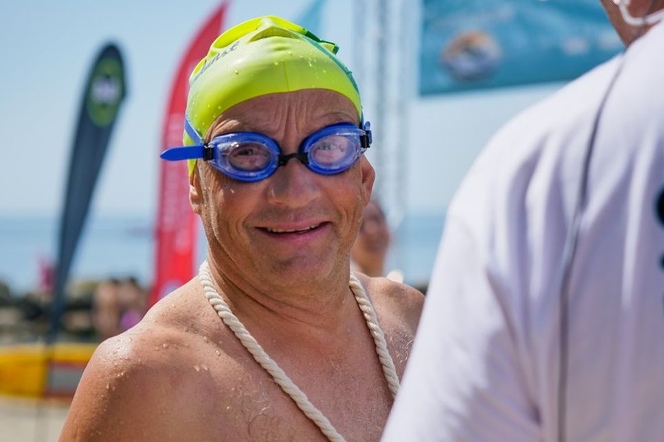 Wigald Boning war einer von 104 Teilnehmenden beim Seebrückenschwimmen.