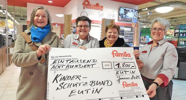 Strahlen über 1.800 Euro in Gutscheinen: Heidi Feilke, Regina Reinke, Gundula Penner und Sonja Eckert.