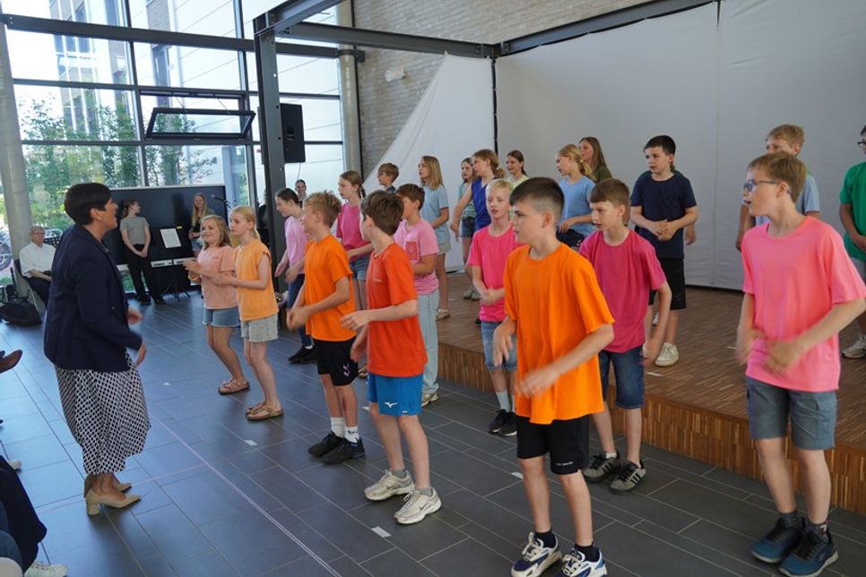 Musikalische Begleitung des Festaktes durch die Klasse 5b.