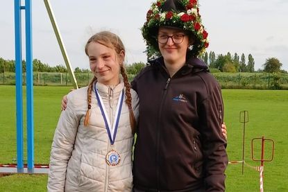 Diese beiden Königinnen regieren ab sofort in Altenkrempe: Jonna Biehl (lks.) und Sarah Schmidt.