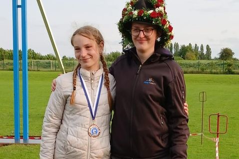 Diese beiden Königinnen regieren ab sofort in Altenkrempe: Jonna Biehl (lks.) und Sarah Schmidt.