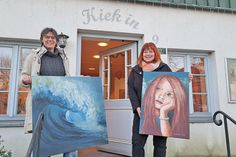 Acrylmalerei ist die Leidenschaft von Annette Lamp (links) und Martina Kolbaum, auch wenn ihre Werke grundverschieden sind. Die „Welle“ stammt von Lamp, das „träumende Mädchen“ von Kolbaum.