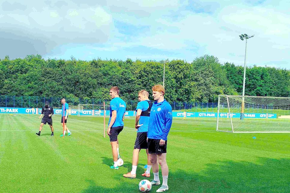 Wartet weiter auf einen Heimsieg: Holsteins Wagner (r.).