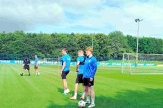 Wartet weiter auf einen Heimsieg: Holsteins Wagner (r.).