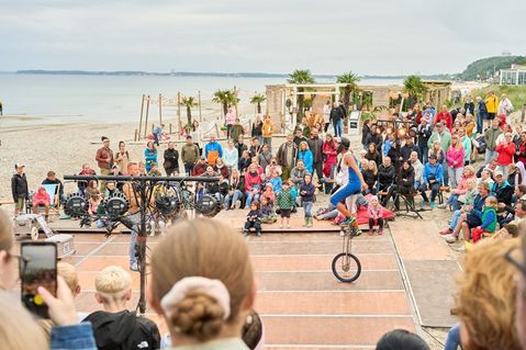 Einradkünstler beim Straßenkunst Festival. (Foto: TALB Christian Wese)