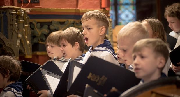 Die Thüringer Sängerknaben singen Kompositionen Europäischer Meister verschiedener Epochen zum Kirchenjahreskreis.