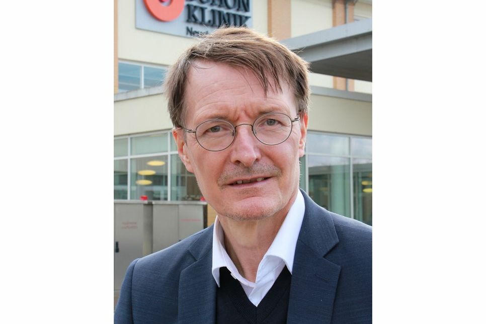 „Ich bin der Minister für die Geimpften und die Ungeimpften“, sagte Karl Lauterbach bei seinem Besuch in Neustadt.