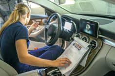 Durch immer mehr technische Austattung an Autos wird der Beruf des KFZ-Mechatronikers zunehmend komplexer. (Foto: Pressetreff)