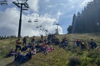 Der Bocksberg mit der Sommerrodelbahn und der Seilbahn.