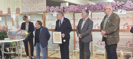 Auszeichnungen: Torsten Nagel (3.v.re.) wurde zum Ehrenmitglied des Kreisverbandes Lübeck-Ostholstein ernannt. Für den Kreisverband gab es zudem eine Anerkennung zum 90jährigen Bestehen.