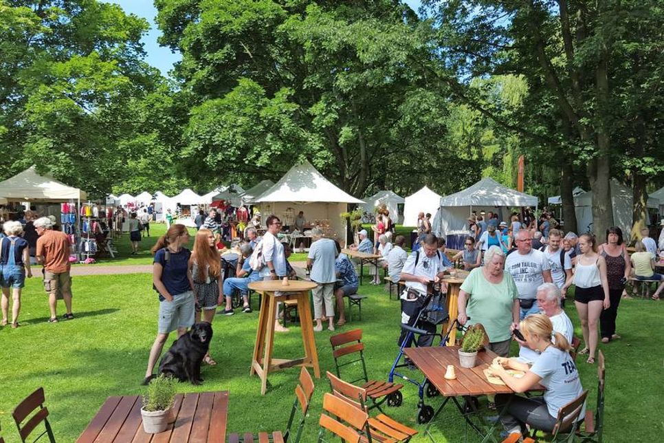 Markt für Kunst-Handwerk und Kurioses.
