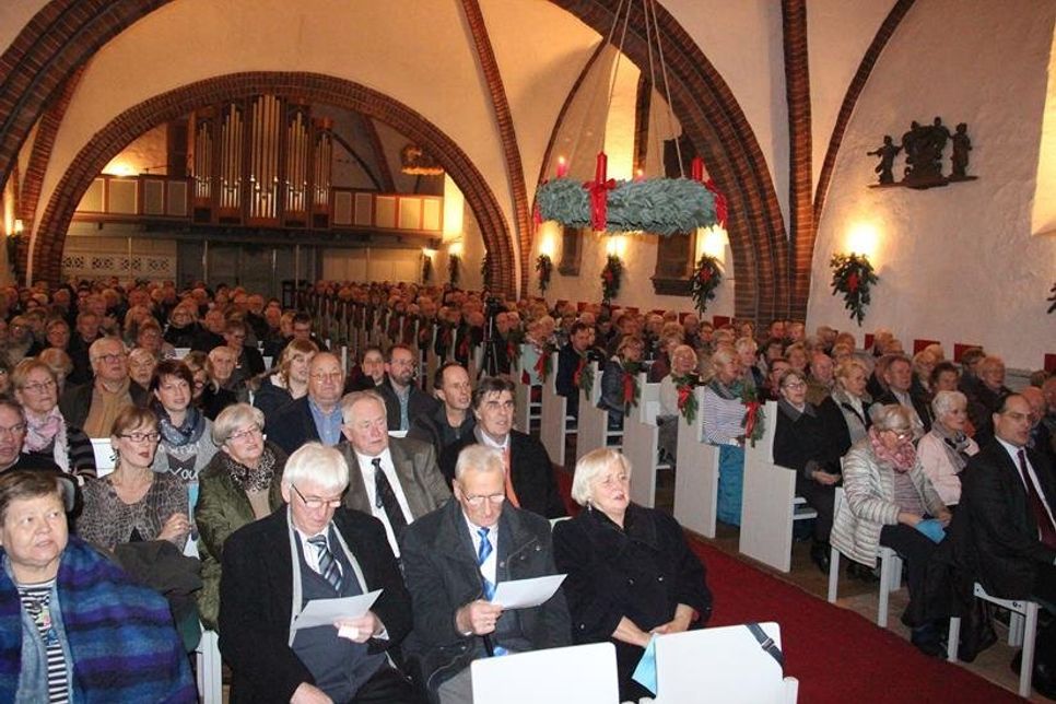 Die St. Katharinen-Kirche war bis auf den letzten Platz gefüllt.