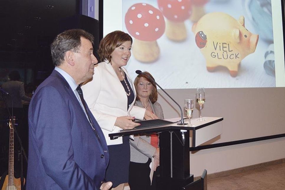 Stockelsdorfs Bürgermeisterin Julia Samtleben (m.), Bürgervorsteher Manfred Beckmann und Susanne Scheel von der IGSU blickten zurück auf 2019 und stimmten auf das neue Jahr ein.