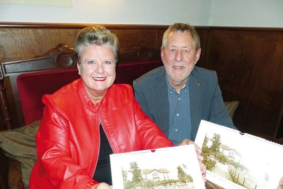 Der neue Kalender der Bürgergemeinschaft Eutin ist da und darf verschenkt werden. In 13 Kalenderblättern erzählt er von der Eutiner Gaststättenkultur – ein spannendes Stück Stadtgeschichte.