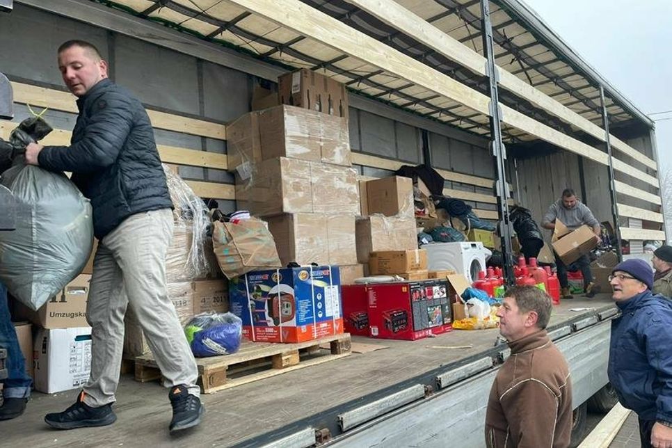 Entladung des Lkws in Nischyn.