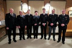 Vorstand und geehrte Mitglieder der Feuerwehr Sierksdorf: Bodo Willert, Manfred Pfalzgraf, Yannik Willert, Nina Machlitt, Cedric Willert, Dirk Bendfeldt und Jörn Klüver (v.lks.)