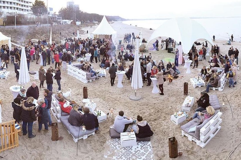 Von Freitag bis Sonntag findet wieder der Timmendorfer StrandKlub mit heißen Beats in loungiger Atmosphäre am Timmendorfer Strand statt. (Foto: TSNT)