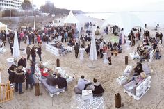 Von Freitag bis Sonntag findet wieder der Timmendorfer StrandKlub mit heißen Beats in loungiger Atmosphäre am Timmendorfer Strand statt. (Foto: TSNT)