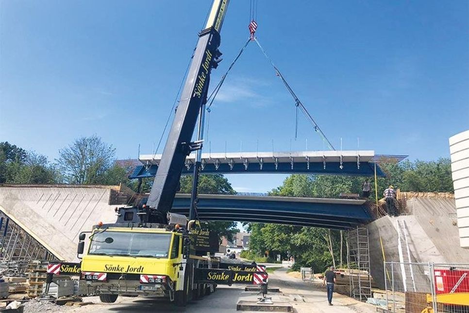 In der vergangenen Woche erfolgte der „Brückenschlag“ für die neue B-76-Brücke, die über die L 181 führt.