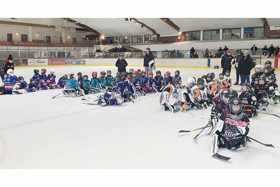 Über 60 Kinder sind zum ersten U7-Eishockeyturnier ins ETC nach Timmendorfer Strand gekommen.