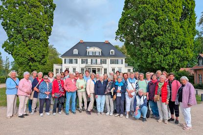 Neben regelmäßigen Informationsveranstaltungen besichtigen die Landfrauen interessante Betriebe, wie hier den Immenhof.