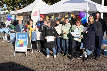 Die Vertreterinnen und Vertreter des Palliativ- und Hospiznetzwerks Ostholstein führten viele Gespräche, beantworteten alle Fragen zum Thema und schafften es so, Berührungsängste abzubauen.
