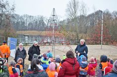 Jetzt ist die neue Kletterpyramide auf dem Robinsonspielplatz am Postsee offiziell freigegeben