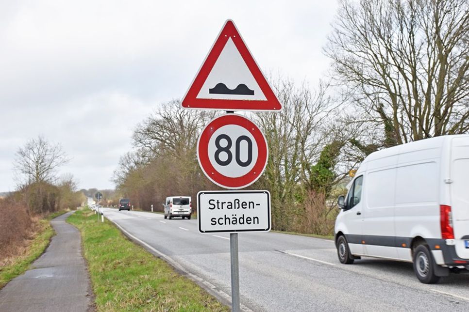 Seit Jahren gilt wegen der Straßenschäden auf der B 76 vor Plön ein Tempolimit.