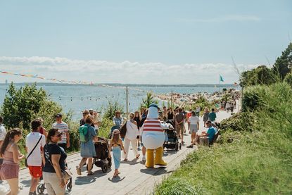 Der Juli ist in Sierksdorf ein Veranstaltungsmonat, der Einheimischen und Gästen gleichermaßen zahlreiche Gelegenheiten bietet, den Sommer direkt am Meer zu genießen.
