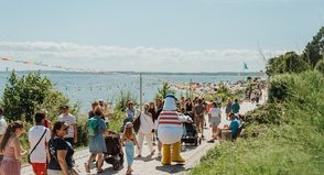 Der Juli ist in Sierksdorf ein Veranstaltungsmonat, der Einheimischen und Gästen gleichermaßen zahlreiche Gelegenheiten bietet, den Sommer direkt am Meer zu genießen.