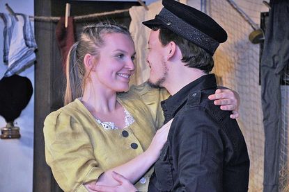Das Lachmöwen Theater startet am Sonnabend, 18. Januar, in die neue Spielsaison. Auf dem Programm steht die Komödie „De Deern ist richtig“.
