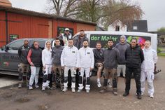 Das hochmotivierte 13-köpfige Team packt an, gestaltet und setzt individuelle Kundenwünsche mit Perfektion um.