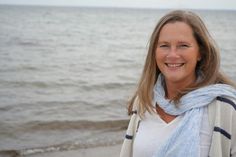 Heide Lambeck ist Diplom-Pädagogin, Coachin für Neurosystemische Integration, Brain-Gym Trainerin und Yogalehrerin.