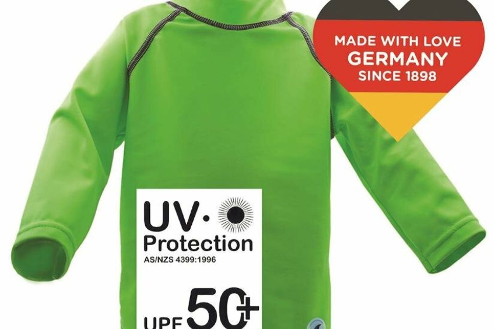 Badeshirts und Mützen mit einem hohen UV-Schutz findet man im eska Kaufhaus.