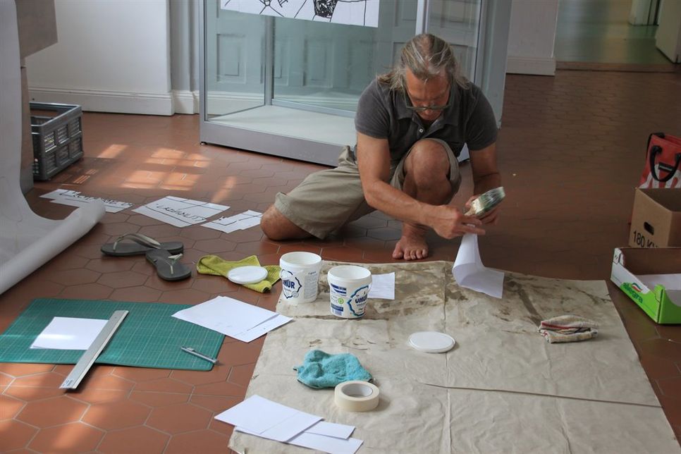 Die letzten Vorbereitungen laufen, bevor die Ausstellung am Freitag offiziell eröffnet.
