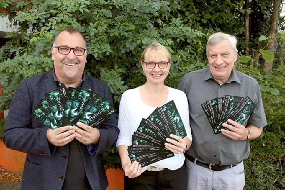 Dank der guten Kontakte von Oldenburgs Stadtmanager Alexander Hass (l.) kommt ein besonderes Konzert nach Oldenburg, auf das sich auch Heike Müller und Michael Kümmel von der KulTour Oldenburg in Holstein gGmbH bereits freuen und wegen der zu erwartenden großen Nachfrage kurzfristig zum Kartenkauf raten.