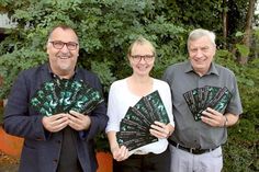 Dank der guten Kontakte von Oldenburgs Stadtmanager Alexander Hass (l.) kommt ein besonderes Konzert nach Oldenburg, auf das sich auch Heike Müller und Michael Kümmel von der KulTour Oldenburg in Holstein gGmbH bereits freuen und wegen der zu erwartenden großen Nachfrage kurzfristig zum Kartenkauf raten.