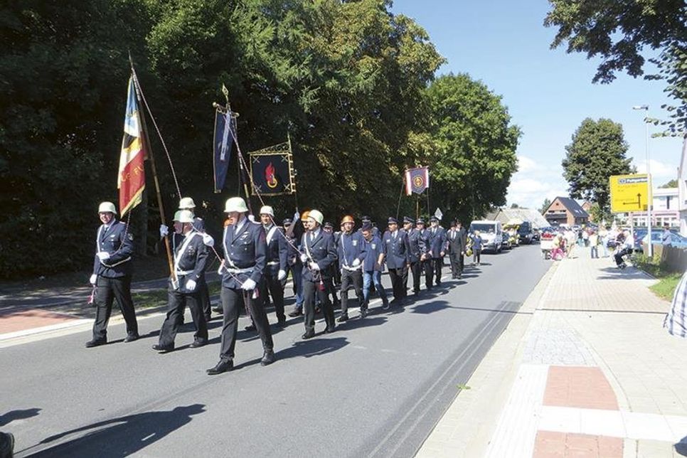 Am Sonntag steht der Festumzug zur Festwiese hinter dem Pansdorfer Feuerwehrhaus an.