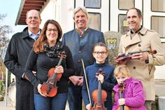 Freuen sich über die Spende für die neuen Instrumente: Petra Marcolin (Leiterin der Kreismusikschule), Pia Groen, Anna Katharina Pieper, Stefan Sievert, Wolfgang Engel, Tim Hagemann (alle Lions-Club Eutin).