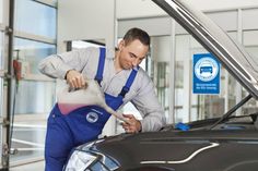 Die Werkstatt kennt das richtige Kühlmittel und prüft den Füllstand. Foto: ProMotor/Timo Volz.